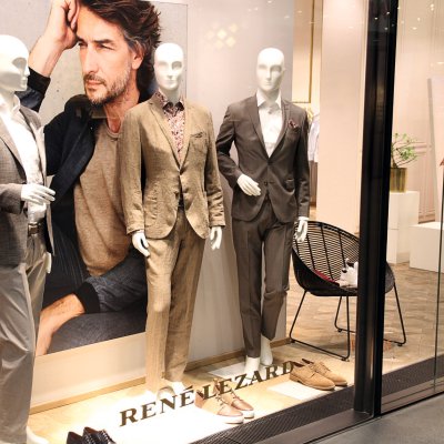 In unmittelbarer Nähe: Designerboutiquen und Schuhgeschäfte in der Einkaufsmeile mit Kultstatus „Hohenzollernstraße“