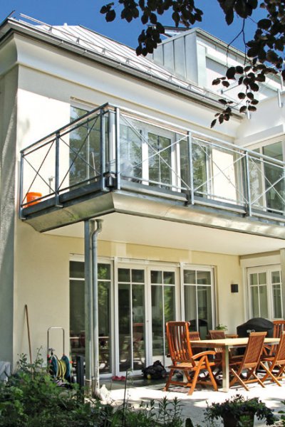 „Am Wald”<br>Fauststraße 42, München<br>5 Wohnungen, 2 Einfamilienhäuser